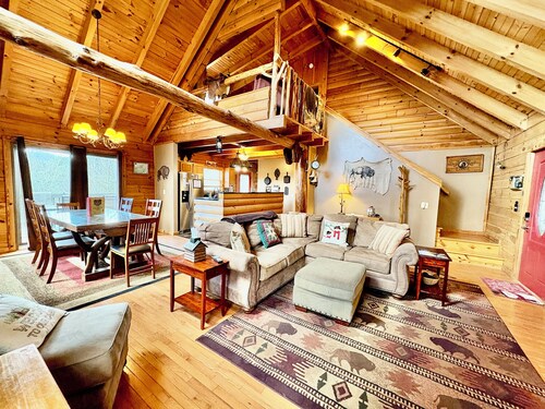 Bison Overlook Lodge...  on a 65 Acre Bison Ranch!