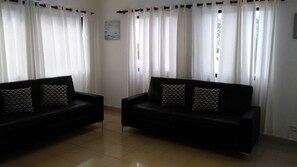 Televisión, reproductor de DVD y estéreo 