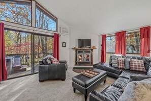 Televisión y chimenea