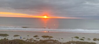 Closest to the Beach! 2 King Beds! NEWLY REMODELED Ocean View 15!