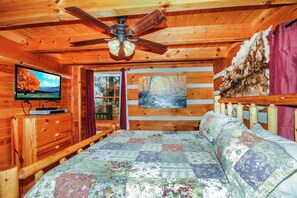 2 bedrooms, pillow-top beds, iron/ironing board, WiFi