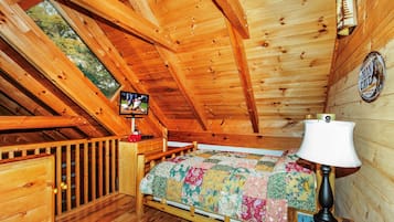 2 bedrooms, pillowtop beds, iron/ironing board, WiFi