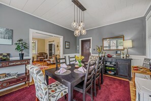 Interior - Aunt Beas Bungalow - Pets, hot tub, screen porch, wifi, fenced yard, king bed, town (Berkeley Springs)