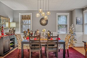 Dining - Pets, hot tub, screen porch, wifi, fenced yard, king bed, town (Berkeley Springs)