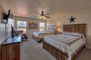 3 bedrooms, desk, iron/ironing board, free WiFi - DW6  Private Hot Tub, En-Suite Bathroom for Each Bedroom, Near Arches Park! (Moab)