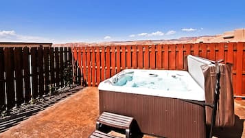 Bañera de hidromasaje exterior