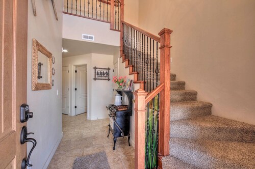 DW6  Private Hot Tub, En-Suite Bathroom for Each Bedroom, Near Arches Park!