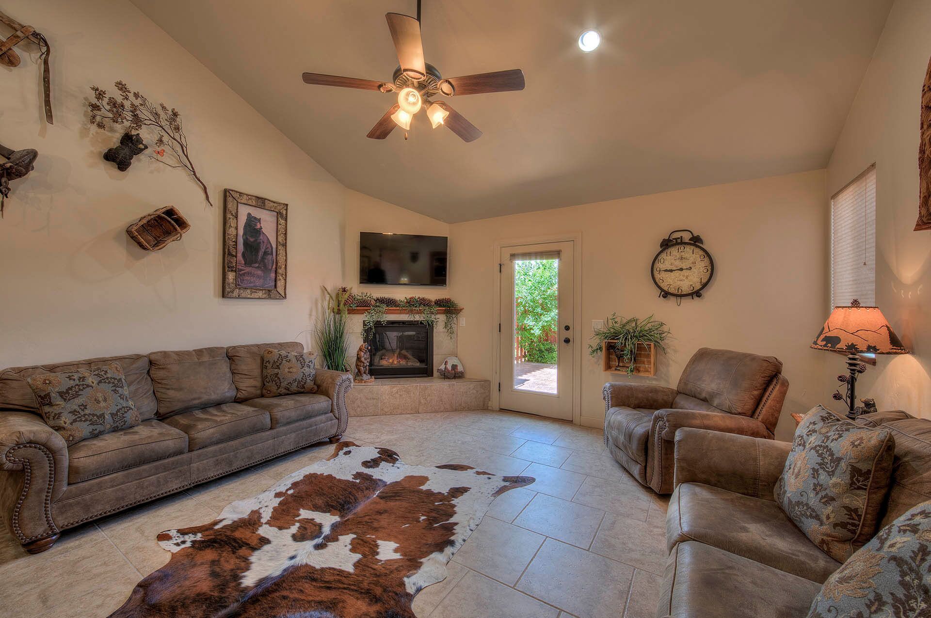 TV, peis og bordtennis