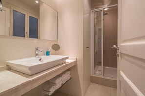 Een douche, een haardroger