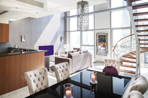 Lobby lounge
