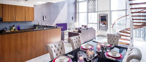 2 bedrooms, Egyptian cotton sheets, premium bedding, pillowtop beds