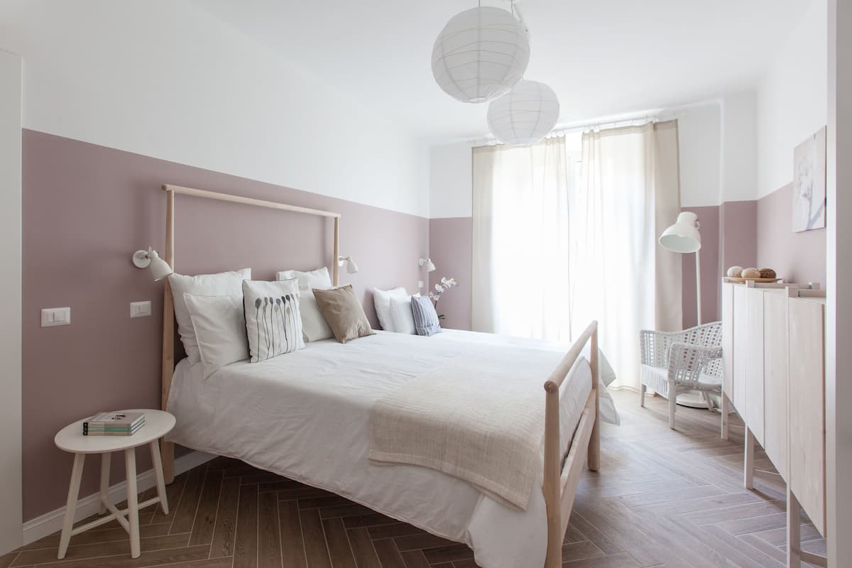 Chambre Double Romantique, salle de bains commune, vue jardin