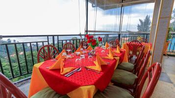 Breakfast, lunch, dinner served; local and international cuisine