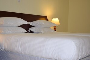 In-room safe, desk, free WiFi - Kivu Peace View Hotel (Rugerero)