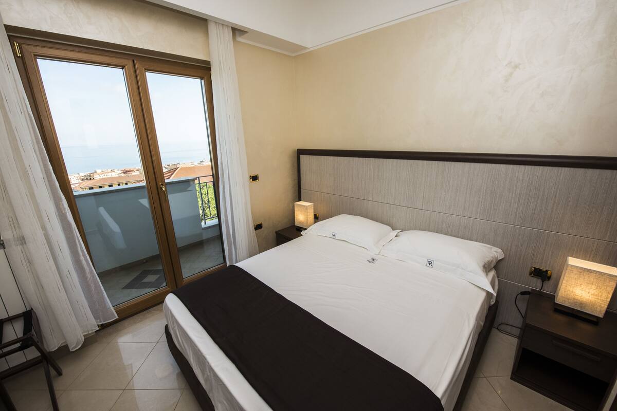 Classic Room, 1 Queen Bed, Balcony, Sea View | Premium bedding, memory-foam beds, minibar, in-room safe