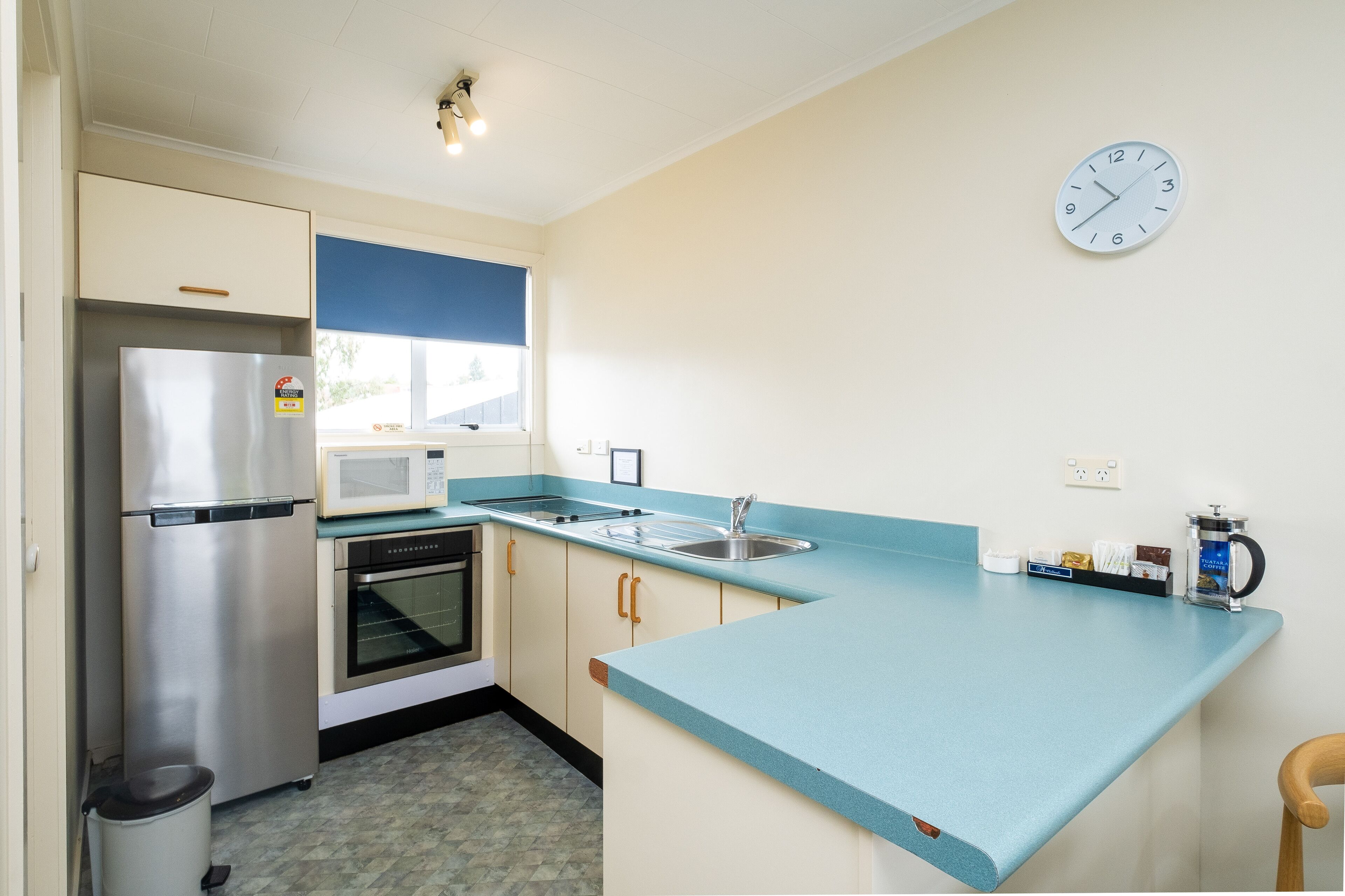 Laptop workspace, iron/ironing board, free WiFi, bed sheets