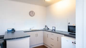 Twin Unit - Sleeps 3 | Private kitchen