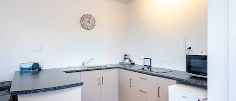 Twin Unit - Sleeps 3 | Private kitchen | Mini-fridge, microwave, stovetop, electric kettle