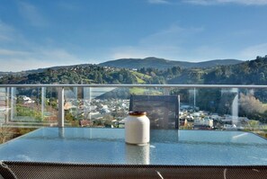 Outdoor dining - Baldwin Street BNB (Dunedin)