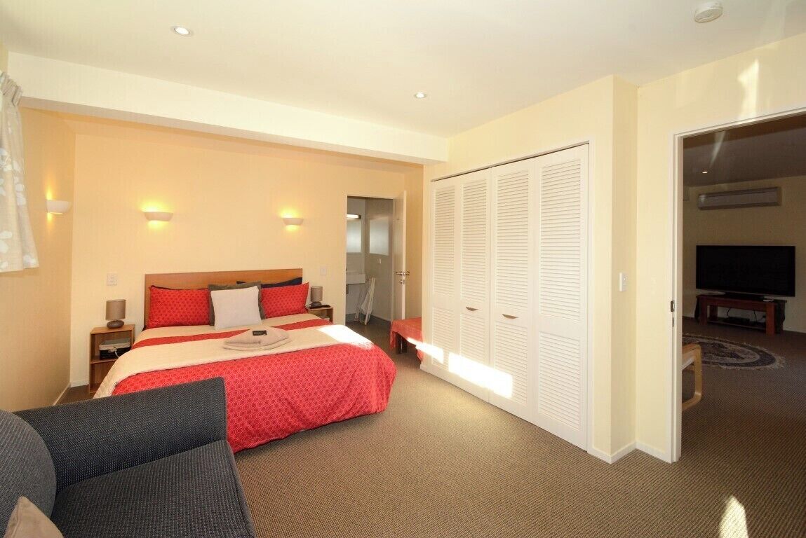 Individually decorated, individually furnished, laptop workspace