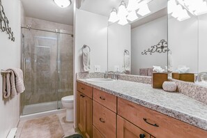 Combined shower/bathtub, hair dryer, towels, soap