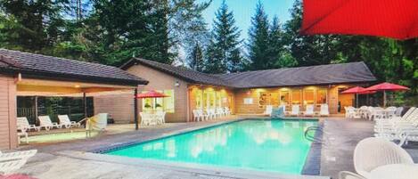 Outdoor pool, a heated pool