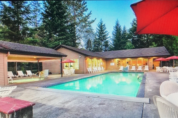 Outdoor pool, a heated pool