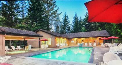 Escape to Whispering Woods #454!! --- Mt. Hood Village, OR