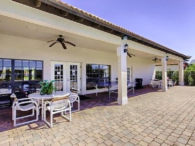 CLEAN VILLA WITH PRIVATE POOL!! 8 MILES TO DISNEY!!