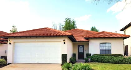 CLEAN VILLA WITH PRIVATE POOL!! 8 MILES TO DISNEY!!