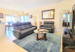 Smart TV, Netflix, Hulu, DVD player