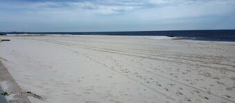 Beautiful beach retreat condo w/ amazing Gulf and beach view!!