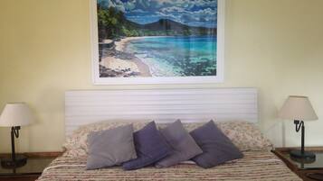 2 bedrooms, desk, free WiFi, bed sheets