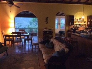 Dining - Great Coral Bay View! solar power and central to beaches and hiking (St John)