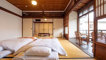 Kamar Tradisional, kamar mandi umum (Japanese Style, Family) | Brankas, Wi-Fi gratis, dan seprai linen