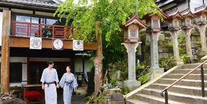 Front of property - Monzen Okagero (Ikoma)