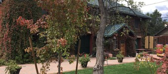 Historic Downtown Carriage House