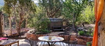 Peaceful Eastside Retreat Near Museum Hill & Plaza, Panoramic Mountain Views