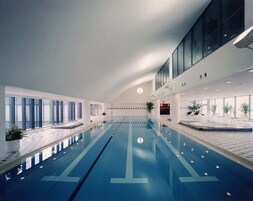 สระว่ายน้ำในร่ม