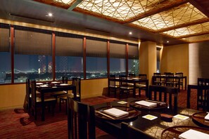 餐  廳