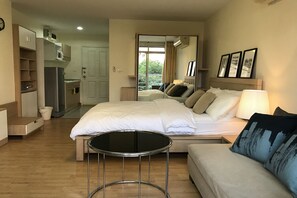 Room 305 | Living room | 32-inch flat-screen TV with cable channels, TV - The Link Onnut by May (Bangkok)