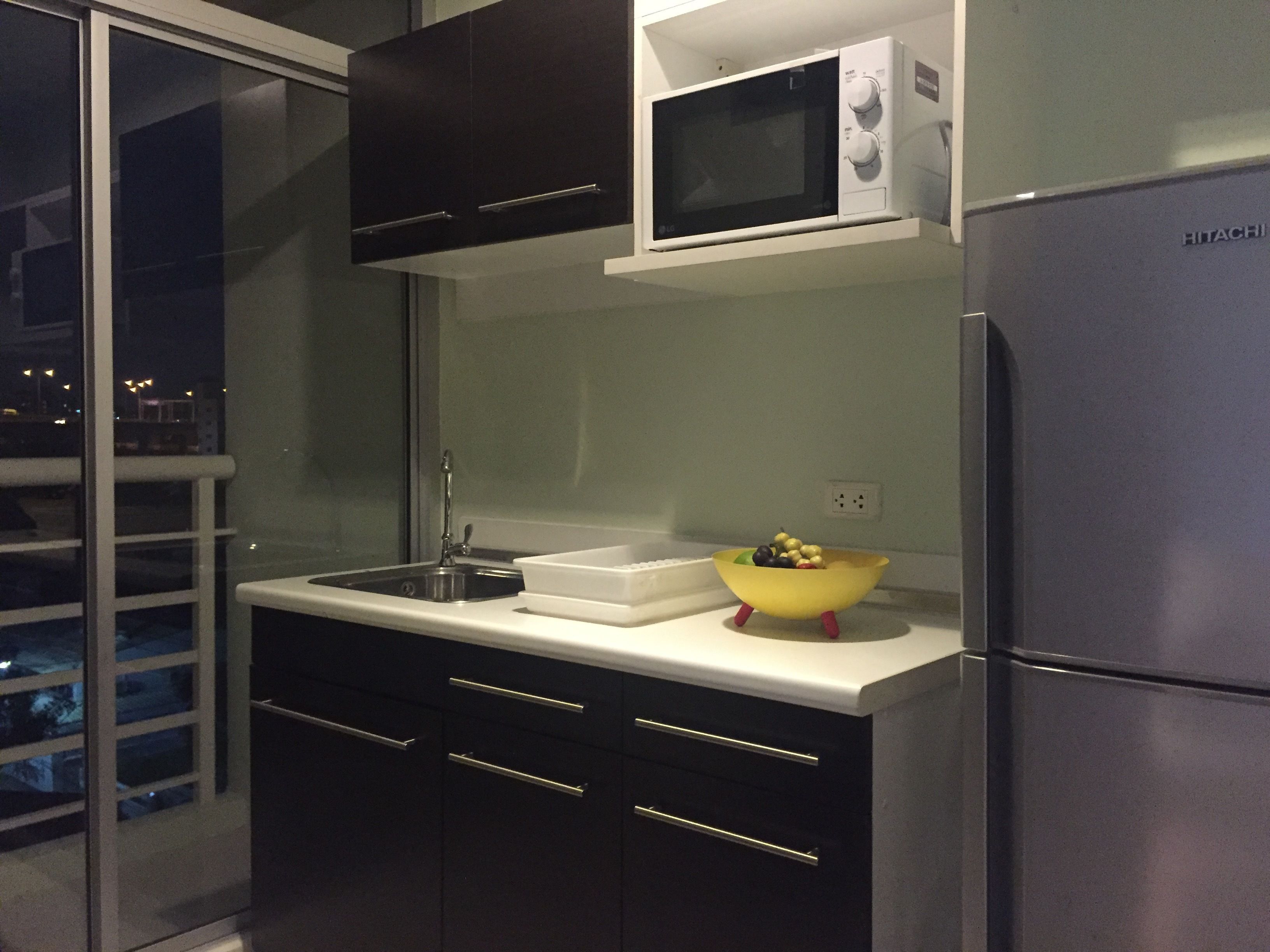 Room 602 | ครัวส่วนตัว | ตู้เย็น, ไมโครเวฟ, กาต้มน้ำไฟฟ้า, เครื่องครัว/จาน/ช้อนส้อม