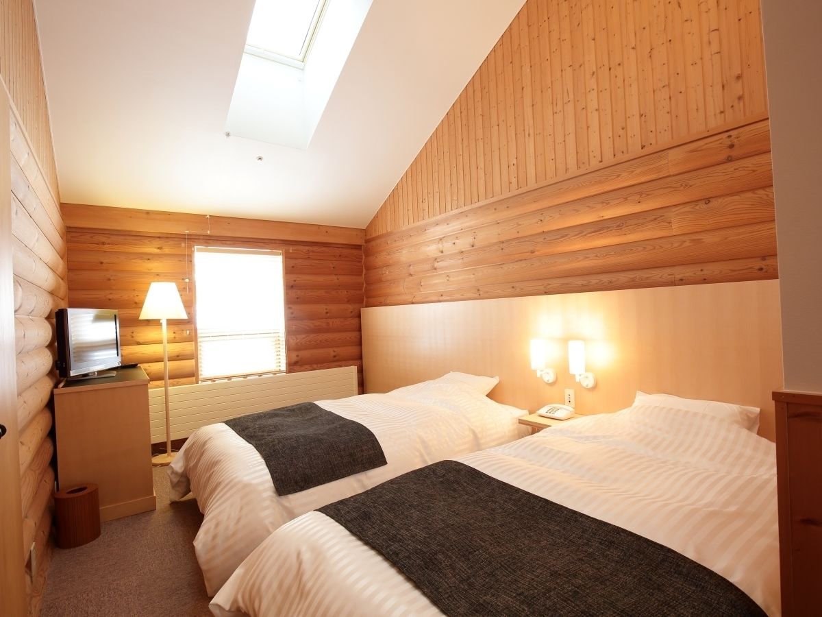 suite white birch, non smoking with sauna | 2 bedrooms, in-room safe, desk, free wifi