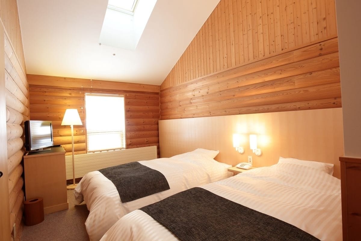 suite white birch, non smoking with sauna | 2 bedrooms, in-room safe, desk, free wifi