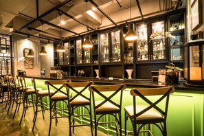 Bar (on property) - Maple Hotel Jakarta (Jakarta)