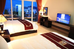 In-room safe, desk, blackout curtains, soundproofing - Golden Gem Tuan Chau Hotel (Ha Long)