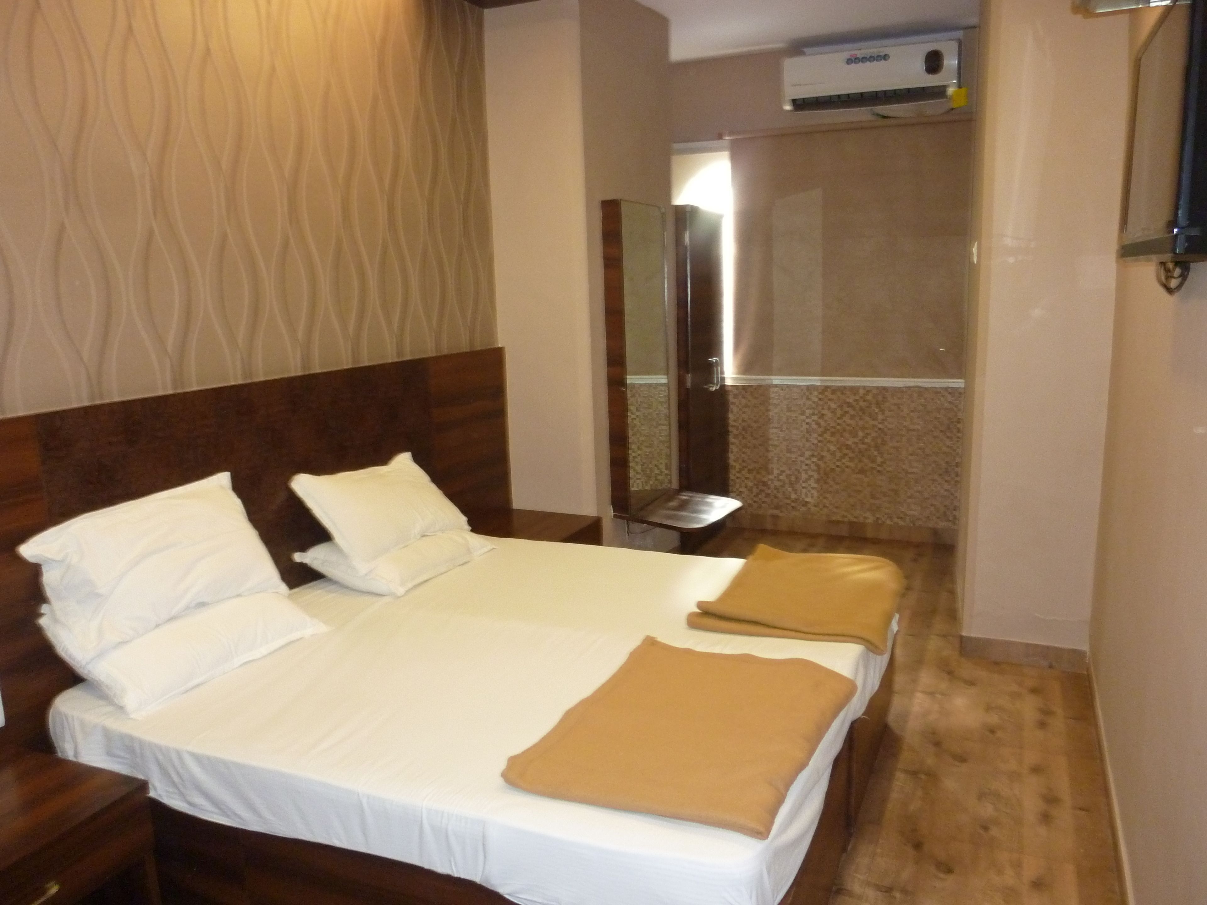 Premium bedding, memory foam beds, in-room safe, desk