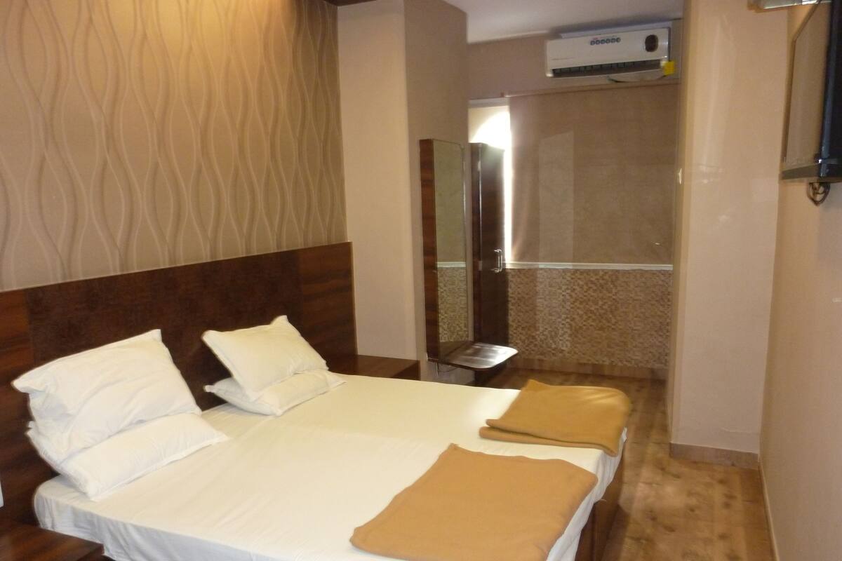 Premium bedding, memory foam beds, in-room safe, desk