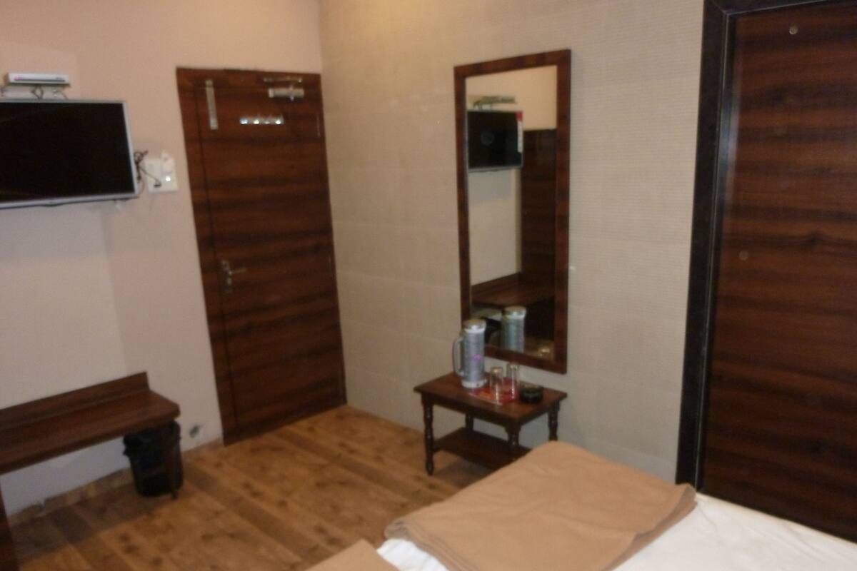 Kaliteli yatak takımı, memory foam (visko elastik) yatak, odada kasa