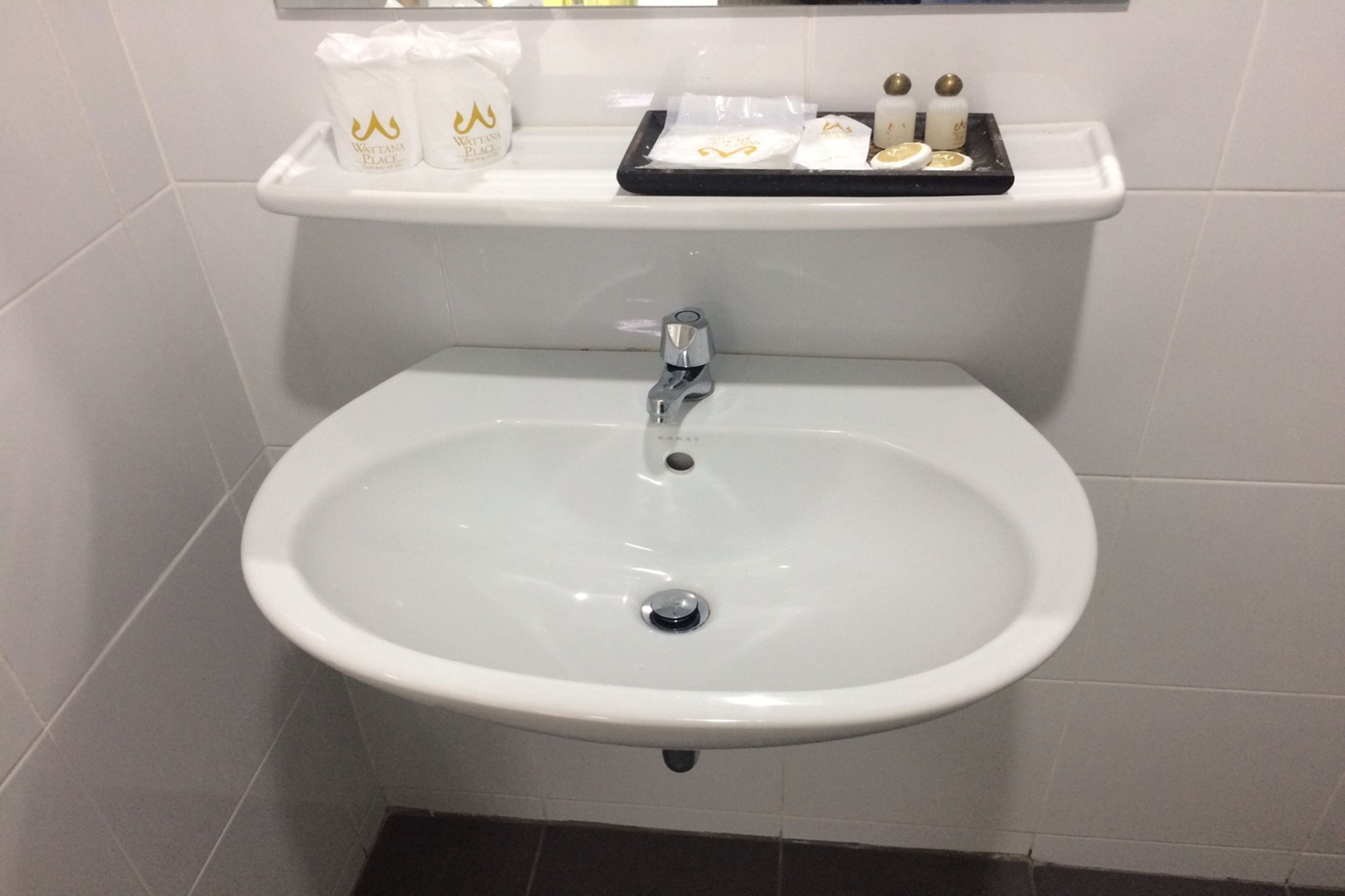 deluxe room, 1 king bed | bathroom amenities | shower, free toiletries, hair dryer, slippers